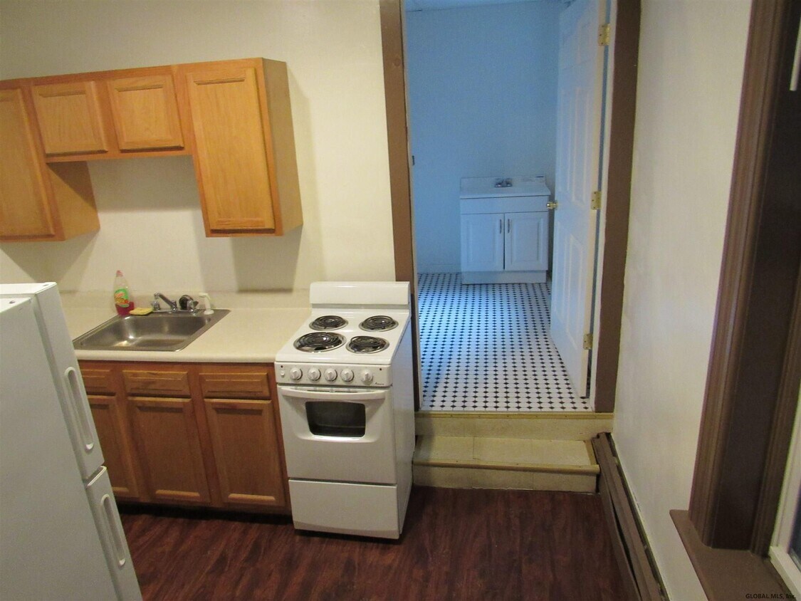 Primary Photo - 121 4th St