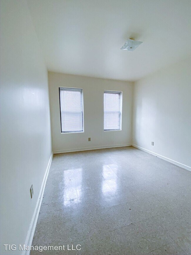 Foto del edificio - 971-973 Blue Hill Avenue