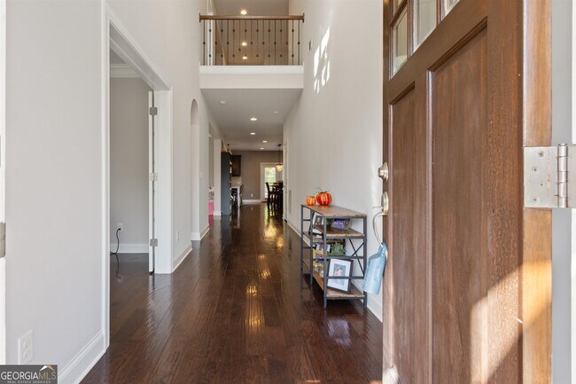 Building Photo - 5430 Northview Lake