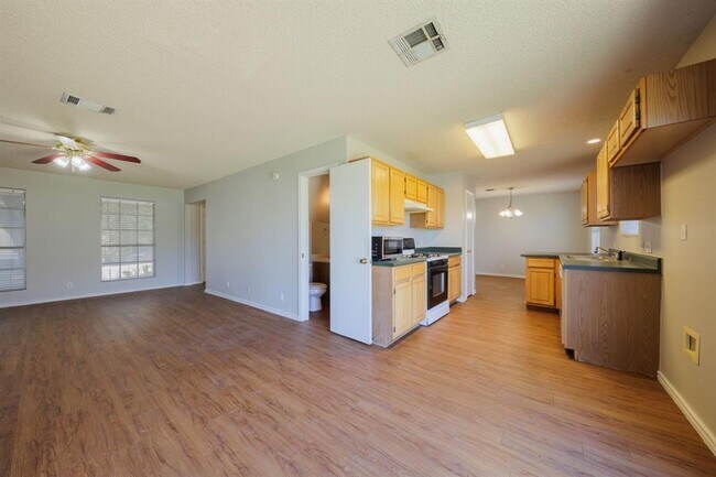 Building Photo - 13812 Springheath