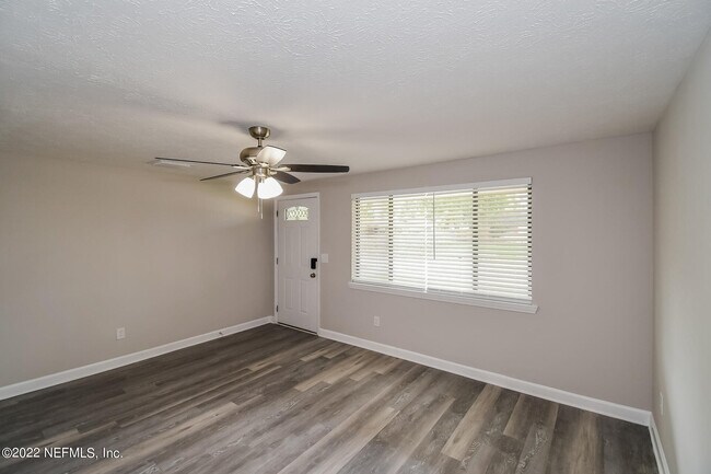 Foto del edificio - 9904 Moss Side Ln