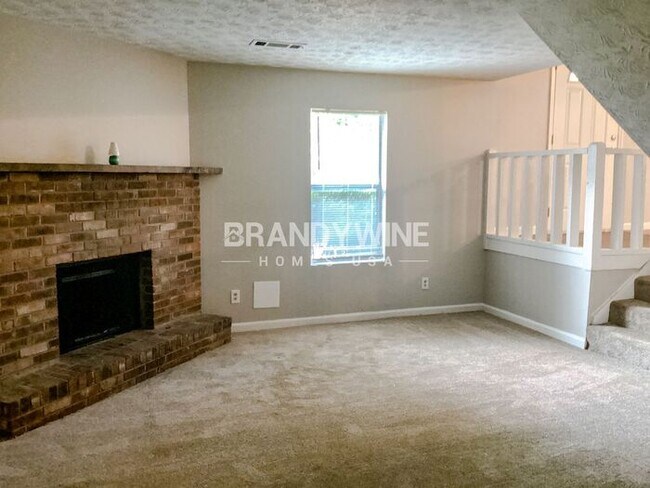 Foto del edificio - MOVE IN BY JULY 28TH AND HALF  OFF AUG RENT
