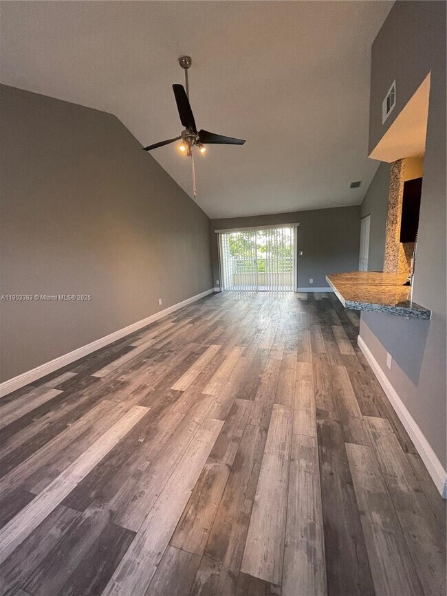 Foto del edificio - 3429 NW 44th St