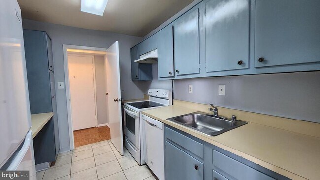 Foto del edificio - 9701 Fields Rd