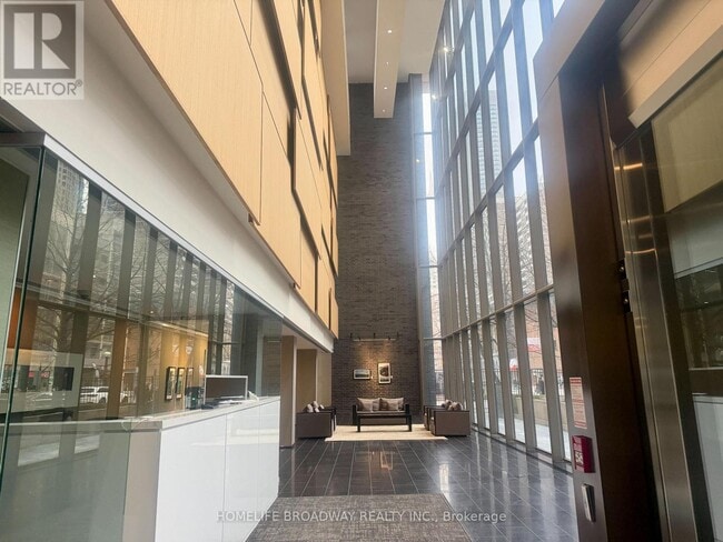 Building Photo - 33 Charles St E