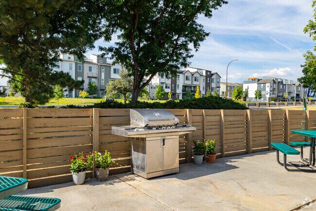 Cocina al aire libre - Arvada Court Apartments - Utilities included!