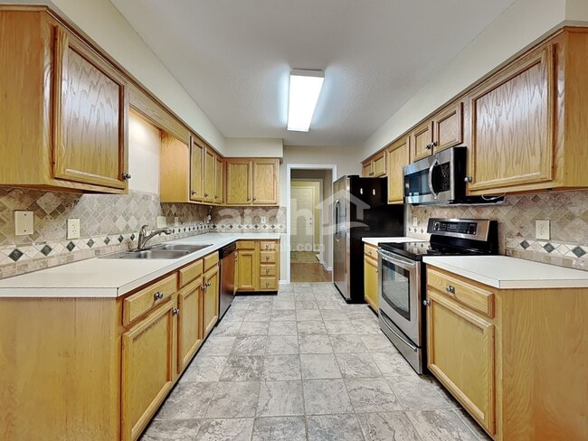Building Photo - 3109 Southampton Dr