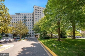 Building Photo - 10201 Grosvenor Pl