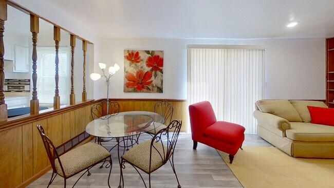 Foto del edificio - 8109 Palmetto Ln