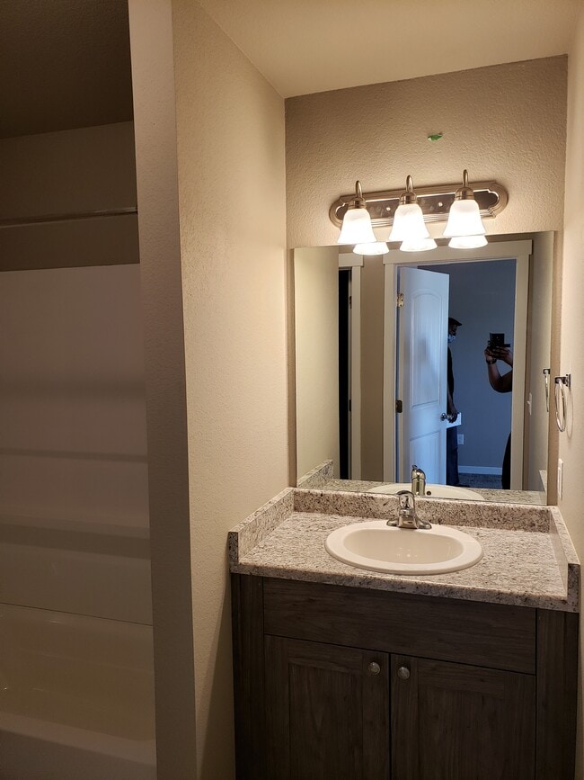 Building Photo - 4691 Pleasant Port View