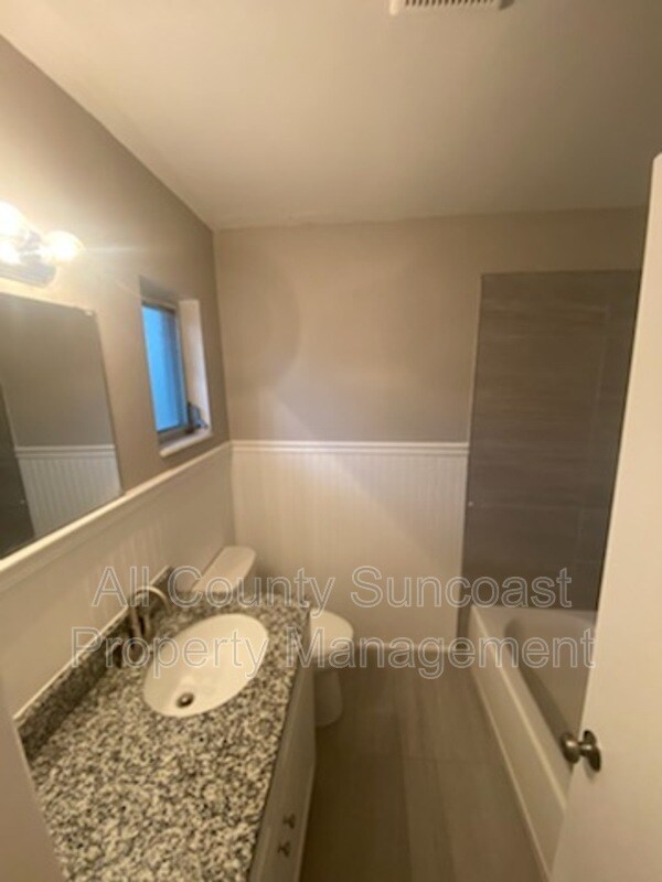 Foto del edificio - 805 60th St N