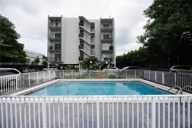 Foto del edificio - 860 NE 78th St