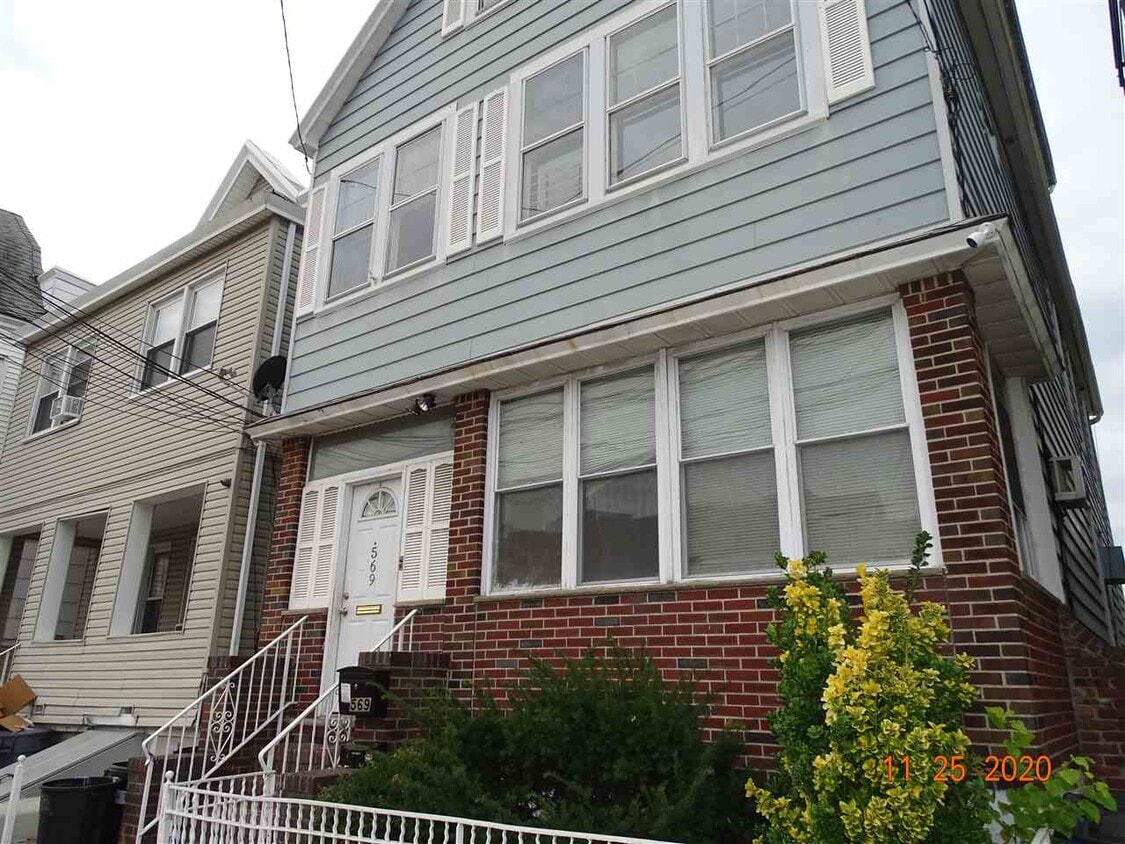 Primary Photo - 569 Avenue A