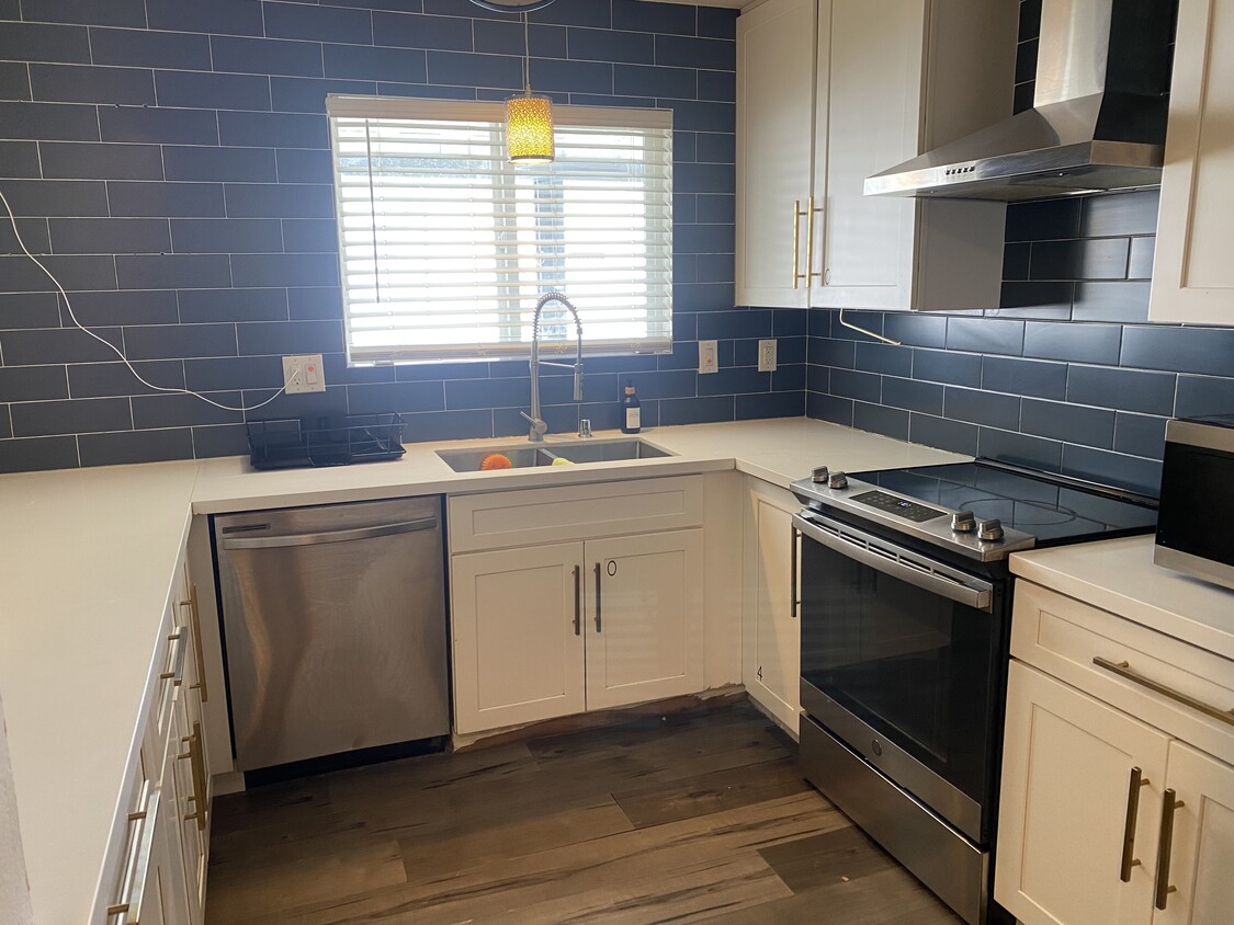 Building Photo - 4322 San Bernardino Ave