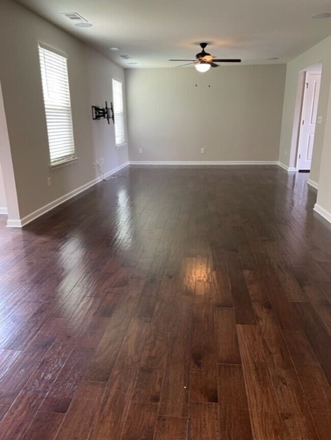 Building Photo - 3 br, 2.5 bath House - 2070 Morton Dr.