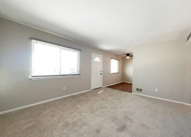 Foto del edificio - 7912 Pine St