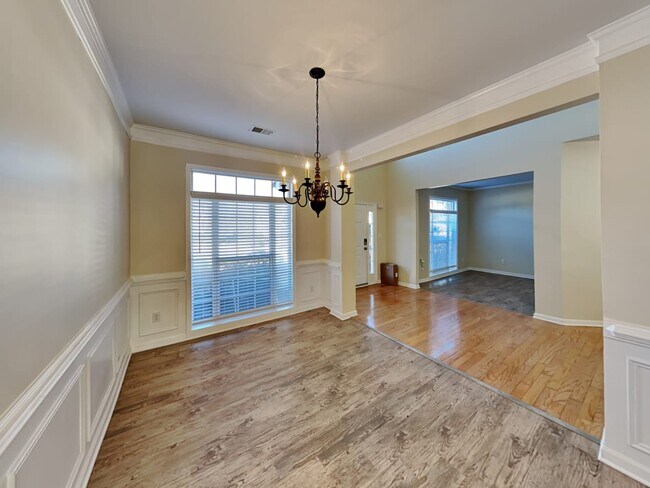 Foto del edificio - 320 Winthrop Ln