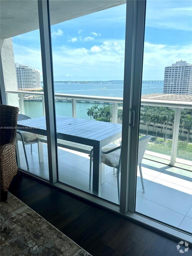 Building Photo - 495 Brickell Ave
