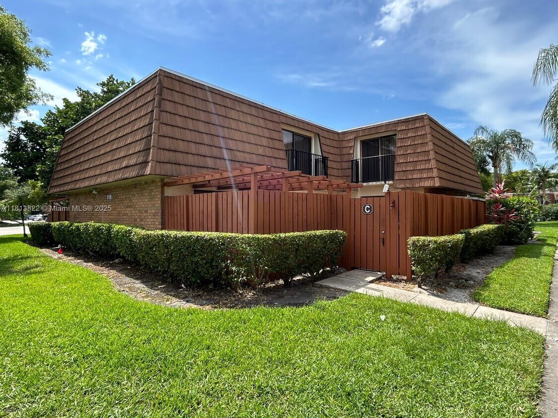 Primary Photo - 9106B SW 20th St