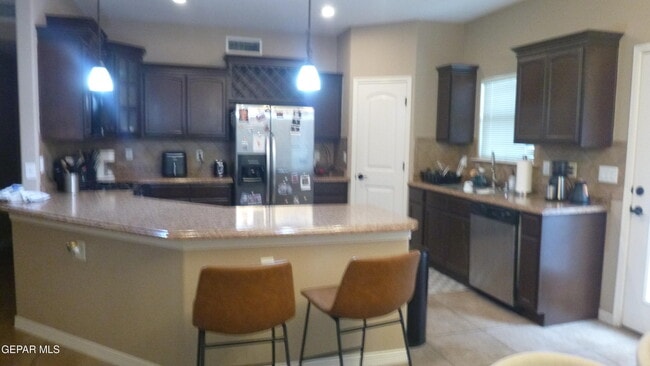 Foto del edificio - 14229 English Point Ave