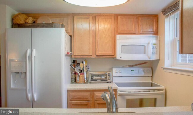 Building Photo - 1400 Greendale Ct