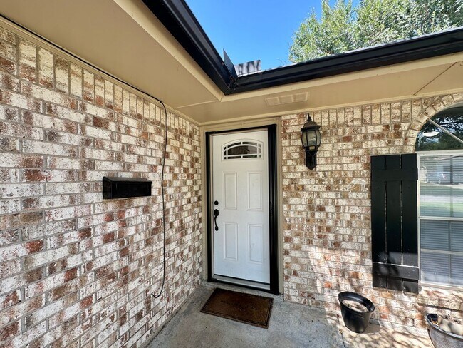 Foto del edificio - 5705 NW Chestnut Ln
