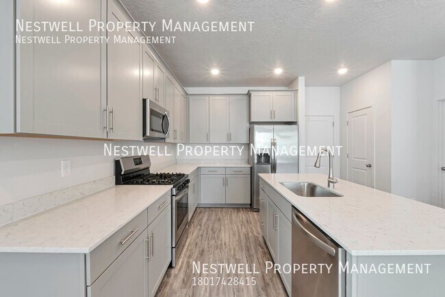 Building Photo - Amazing 4-bed Townhome in Saratoga Springs