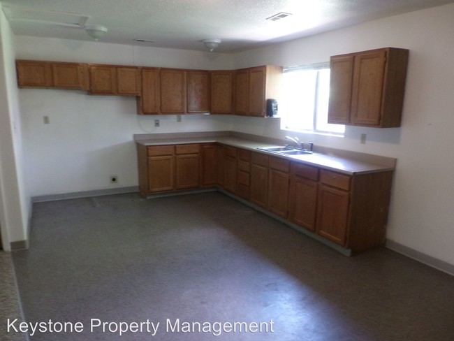 Building Photo - 1 br, 1 bath House - 23521 Hillside Road #2