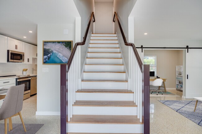Building Photo - 547 Royal Palm Blvd