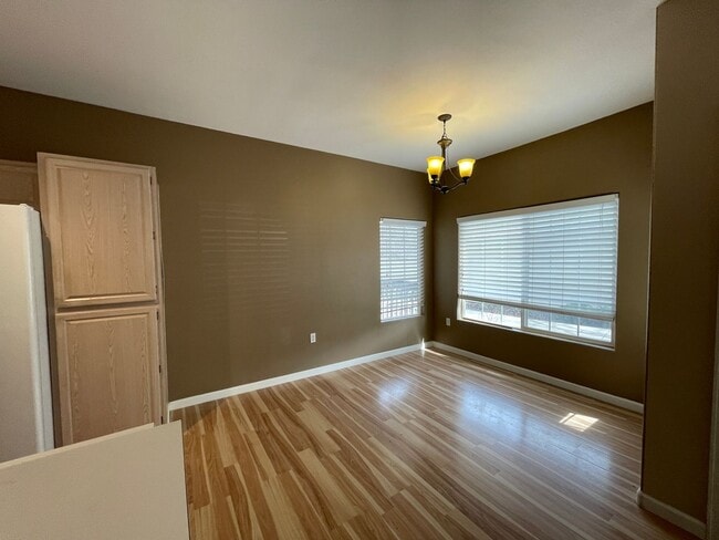 Foto del edificio - 2 Bedroom CONDO nesseled in a great location!