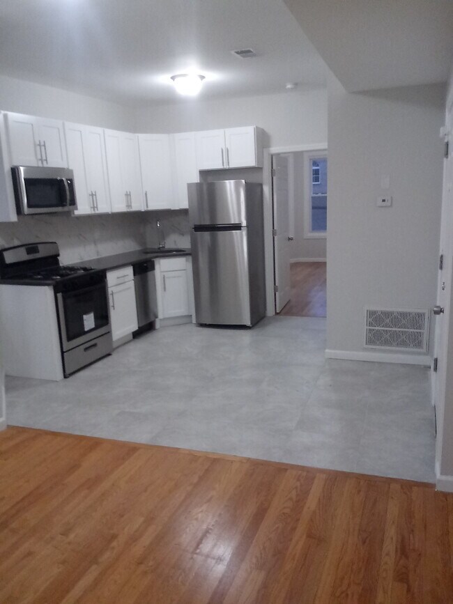 Building Photo - 141 Wilkinson Ave
