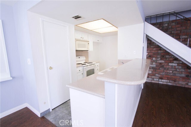 Building Photo - 3067 Knollwood Ave
