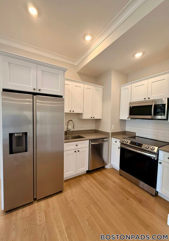 Building Photo - 16-18 Highgate St.