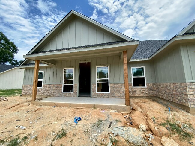 Foto del edificio - 104 Sunflower Ln