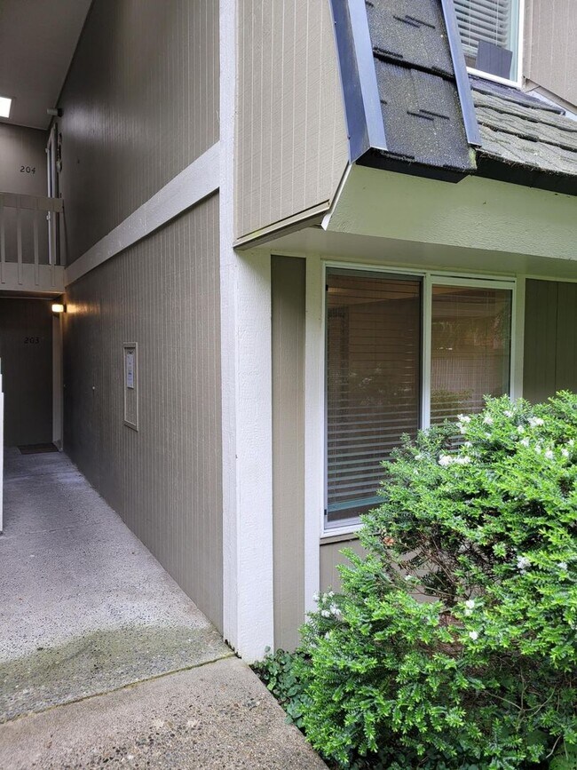 Building Photo - 2 Bed 2 Bath Condo in the Village