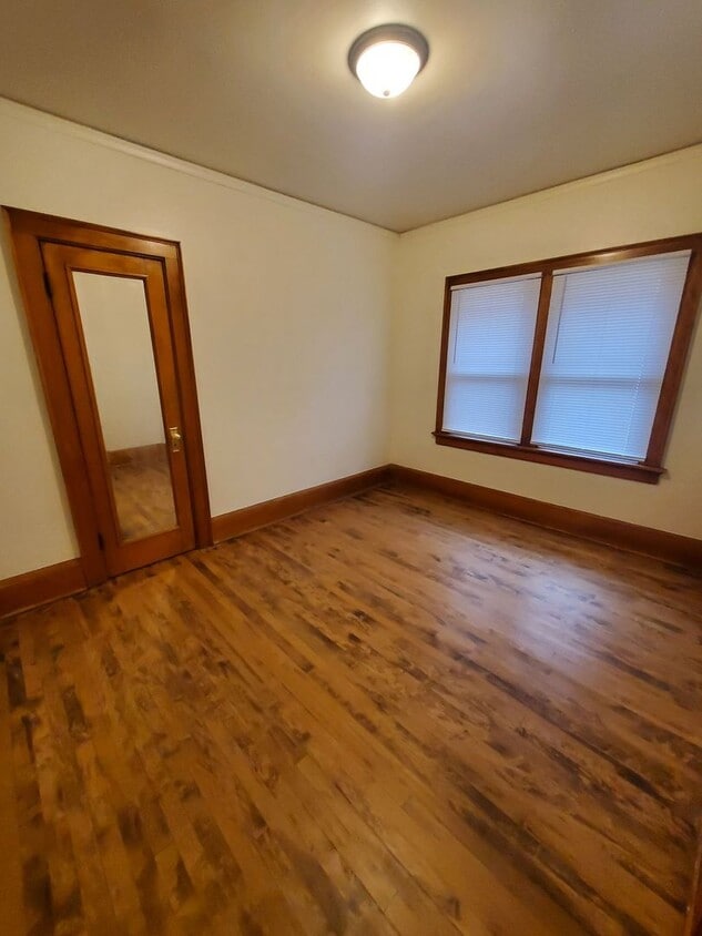 Primary Photo - 2671-2673-2673 N 45th St