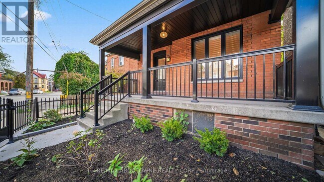 Building Photo - 708 Wilson St