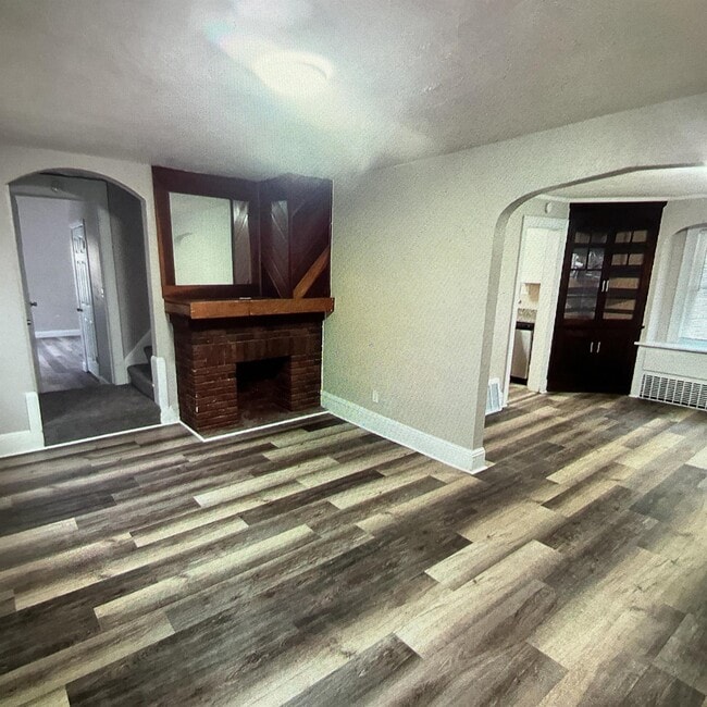 Building Photo - 670 Arbutus Ct