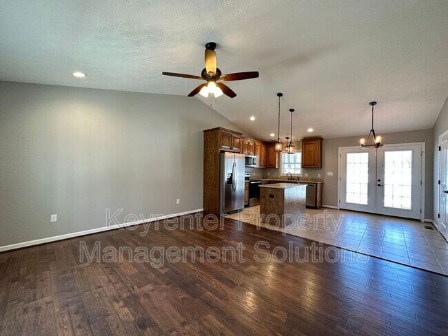 Foto del edificio - 2991 Lyndhurst Rd