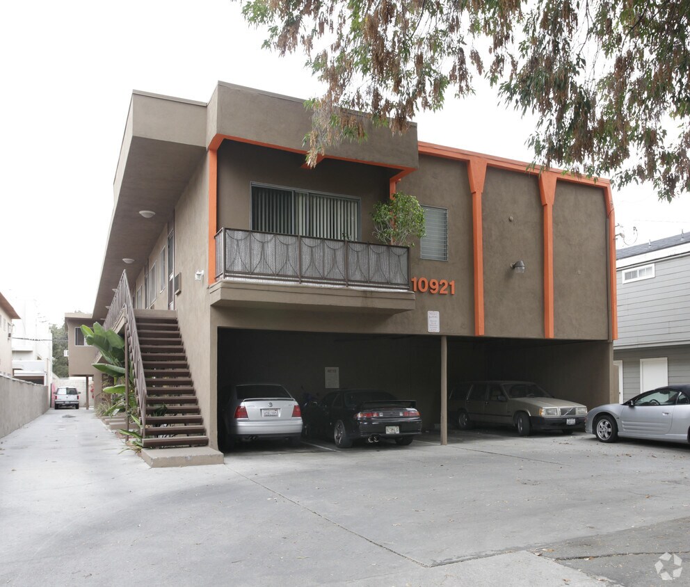 Primary Photo - 10921 Bloomfield St