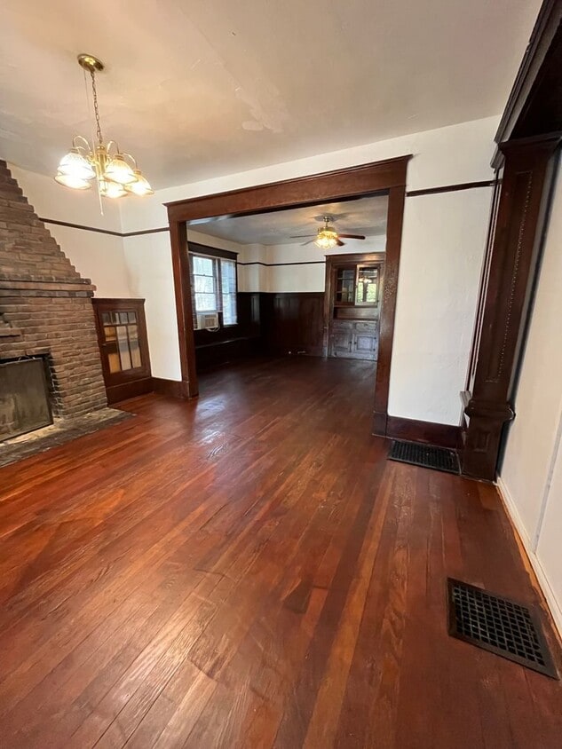 Primary Photo - Charming 5 Bedroom, 2 Bathroom, Spacious T...