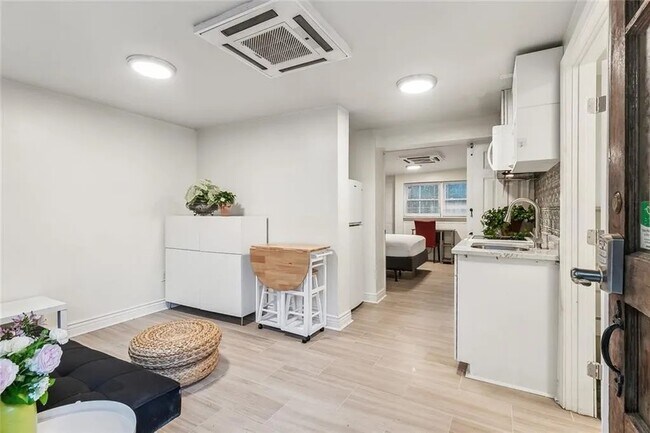 Foto del edificio - 5830 S Robertson St