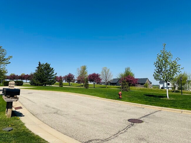 Foto del edificio - 634 Shardlow Ln NE
