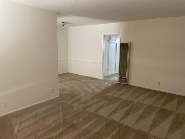 Livingroom - 3517 S Sepulveda Blvd