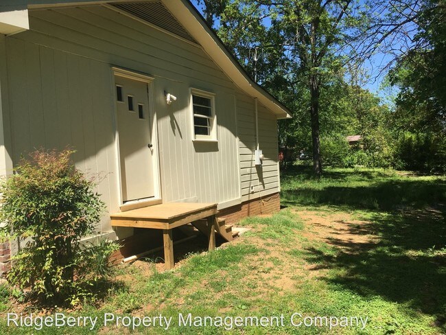 Foto del edificio - 3 br, 1 bath House - 2 Robinson Ave
