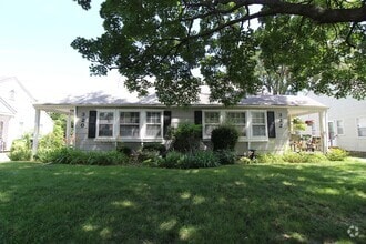 Building Photo - 320 E 28th Ave