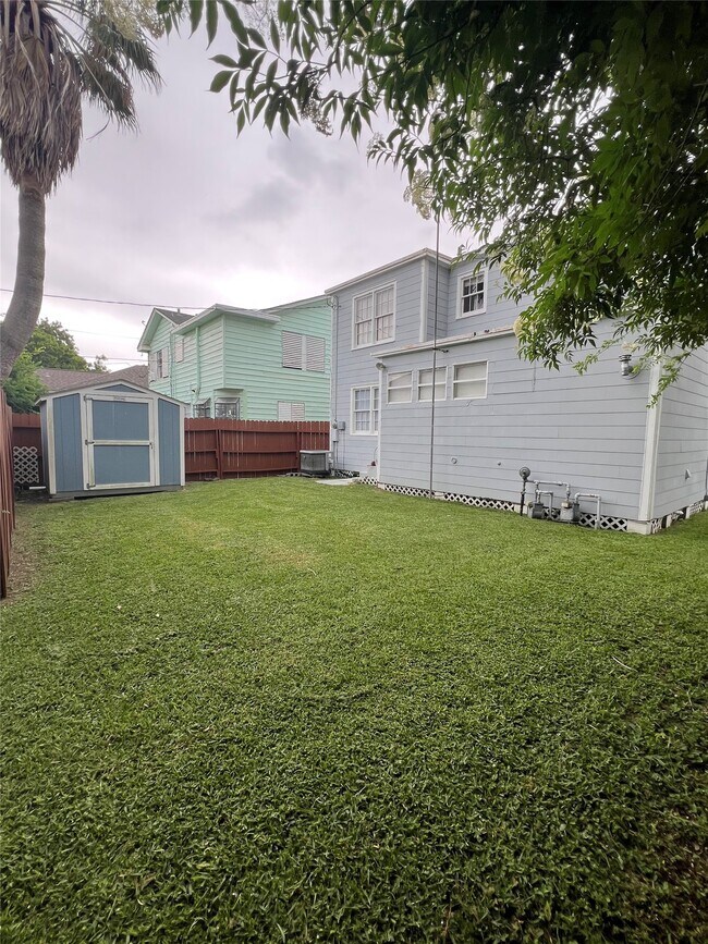Foto del edificio - 4711 Avenue R 1/2 Ave