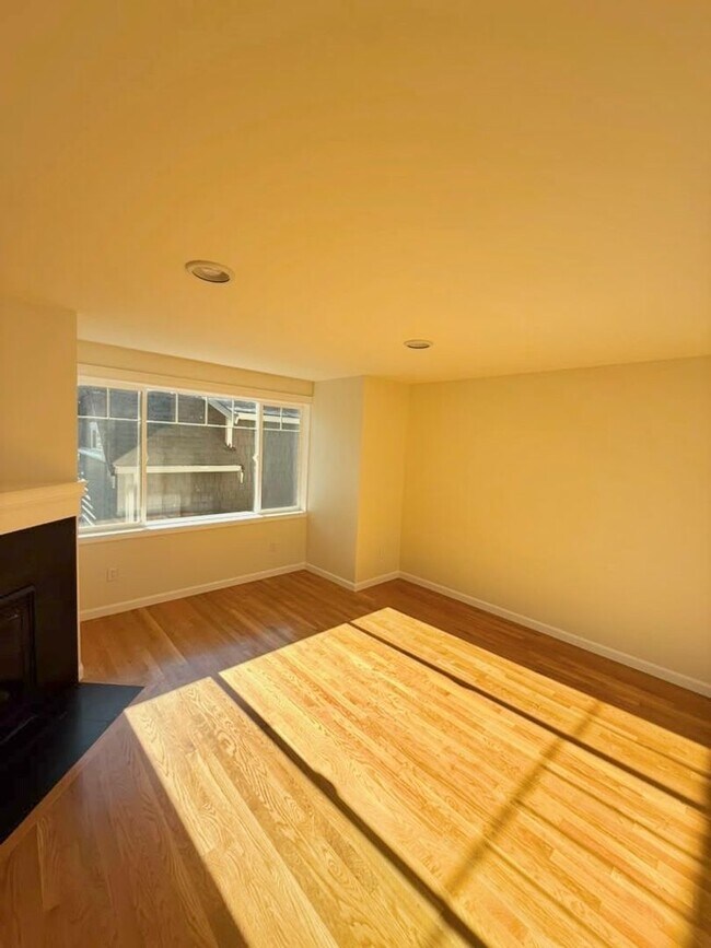 Foto del edificio - Modern 2-Bedroom, 2-Bathroom West Seattle Townhome
