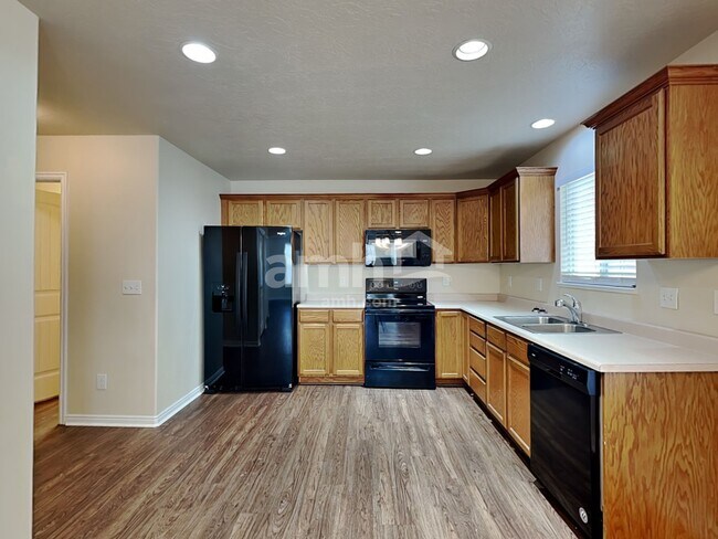 Building Photo - 4808 Addison Ave