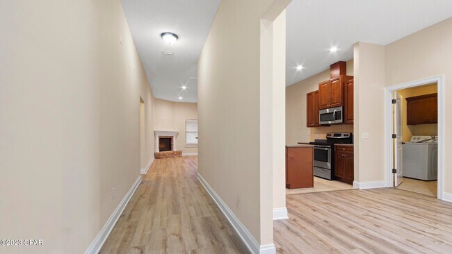 Foto del edificio - 4210 Florence Tolsma Way